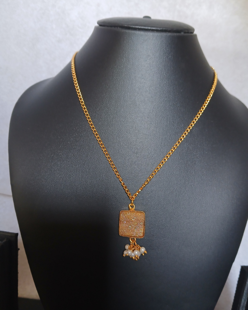 Elegant Pearl Chain