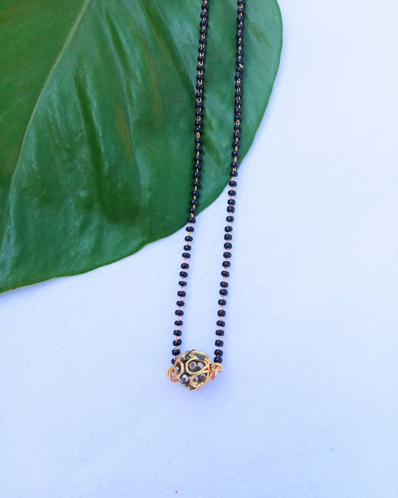 Black Beauty Bead Mangle Sutra
